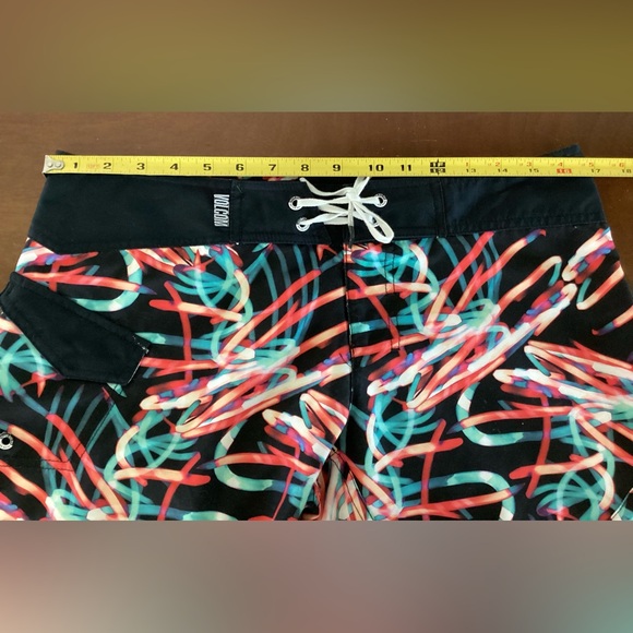 Volcom Miss Mod womens board shorts swim boardshorts black size 7 - Picture 4 of 7